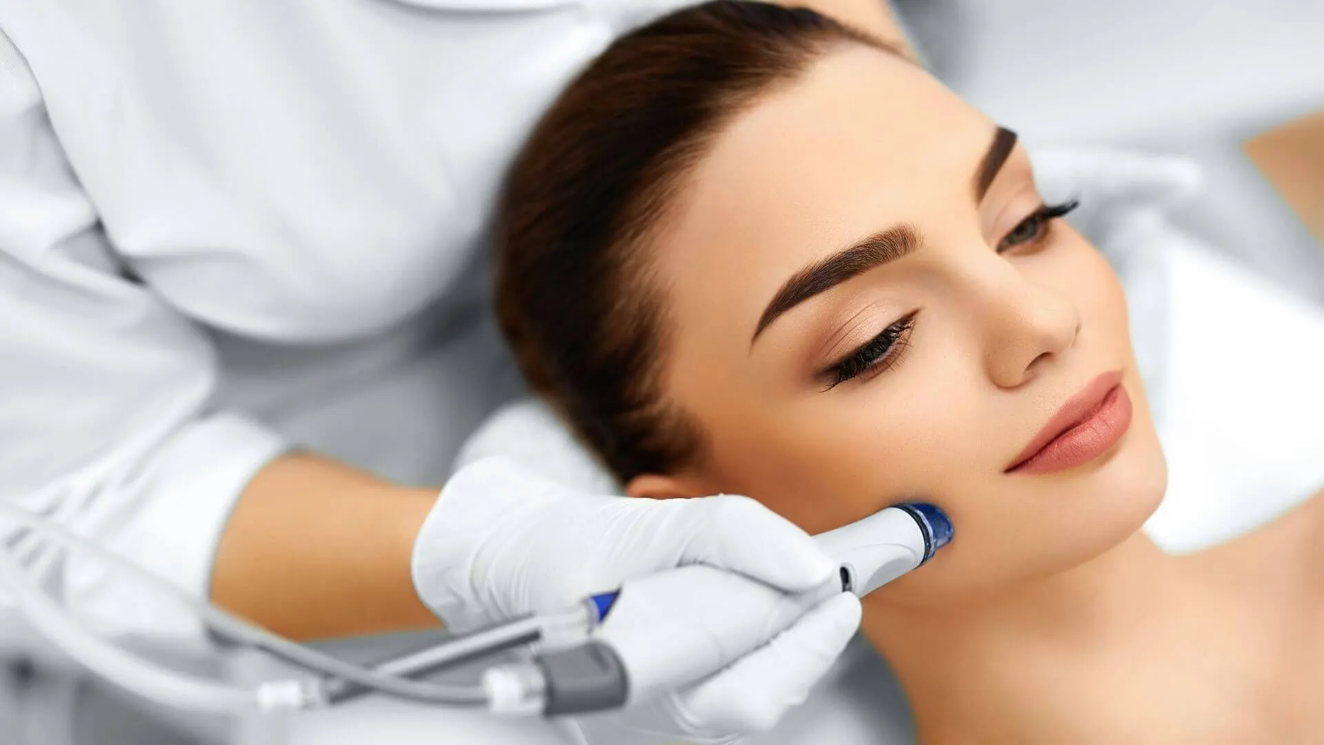 How Microneedling, Lasers, and Peels Improve Scar Texture and Appearance post thumbnail image